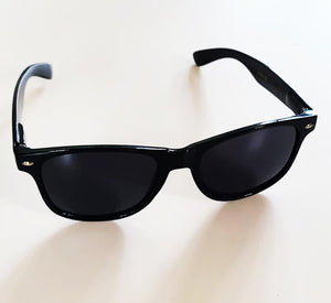 "Risky" black sunglasses